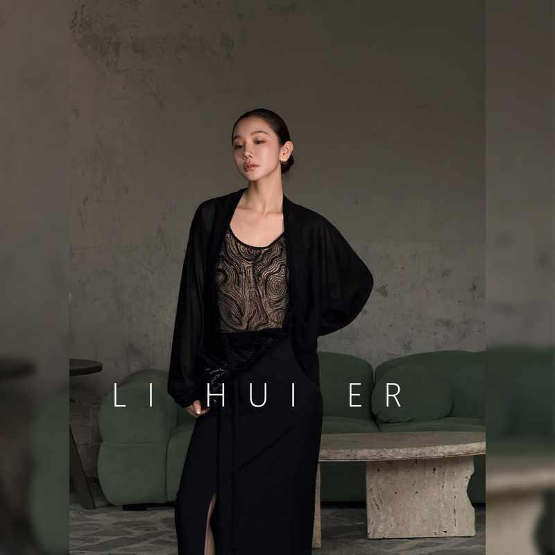 Li Hui Er Twilight City Design-Inspired Sleeveless Lace Top for Women, Worn as an Inner Layer or Outerwear with a Black Tank Top Li Hui Er Twilight City Design-Inspired Sleeveless Lace Top for Women, Worn as an Inner Layer or Outerwear with a Black Tank Top