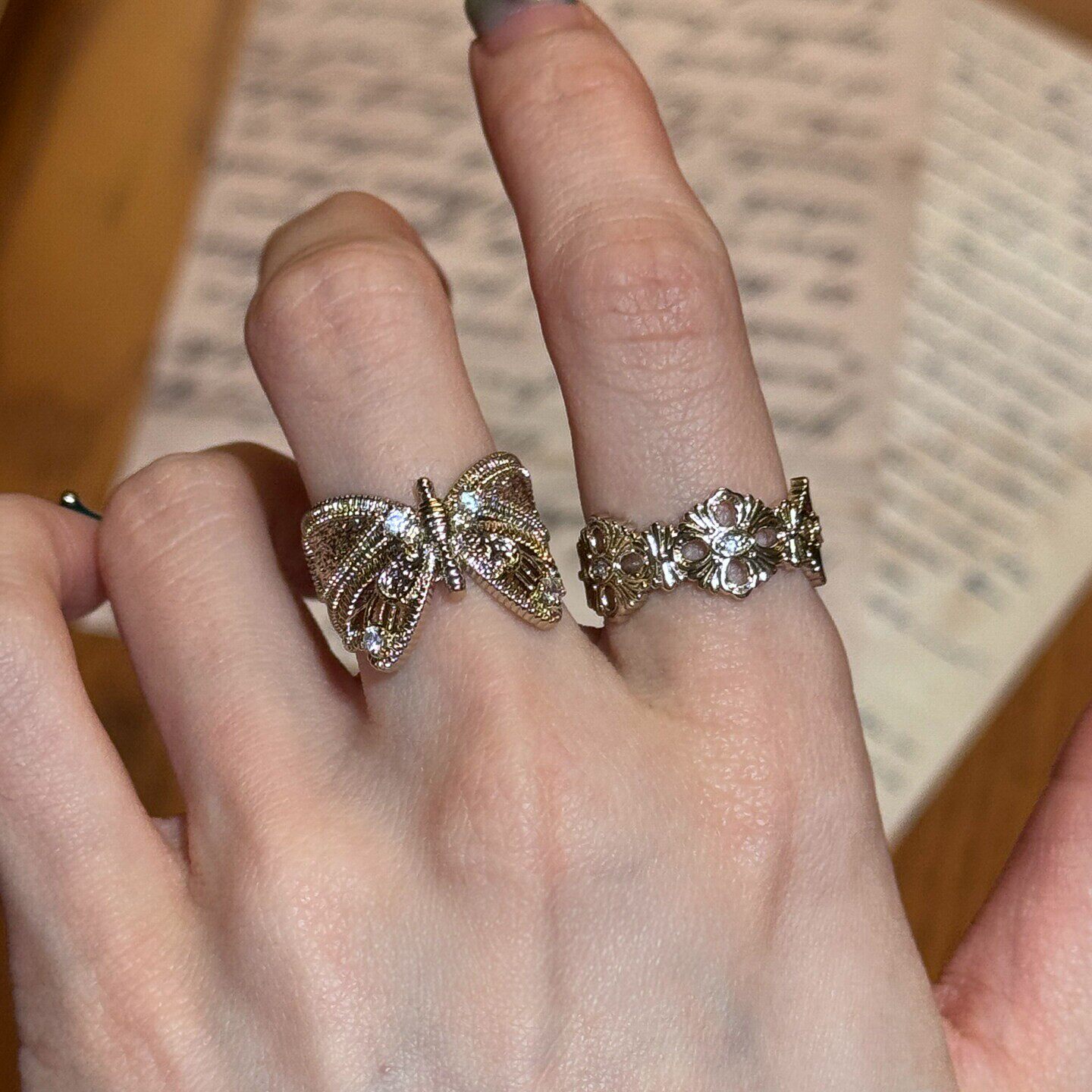 Bague papillon et fleur d iris ouverte vintage dorée_voghion.com