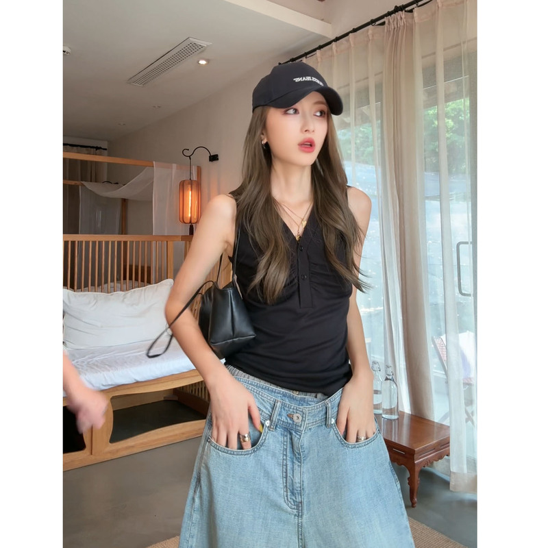 Fiery Fire【Modern Girl】Black V-Neck Button Vest for Women, New Sleeveless Slimming Casual Outerwear Top Fiery Fire【Modern Girl】Black V-Neck Button Vest for Women, New Sleeveless Slimming Casual Outerwear Top