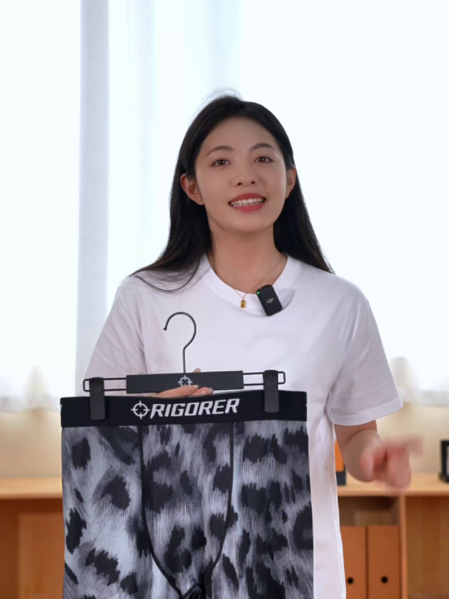 法式复古不该只属于裙摆｜准者豹纹五分紧身裤，男士气场穿搭新支点