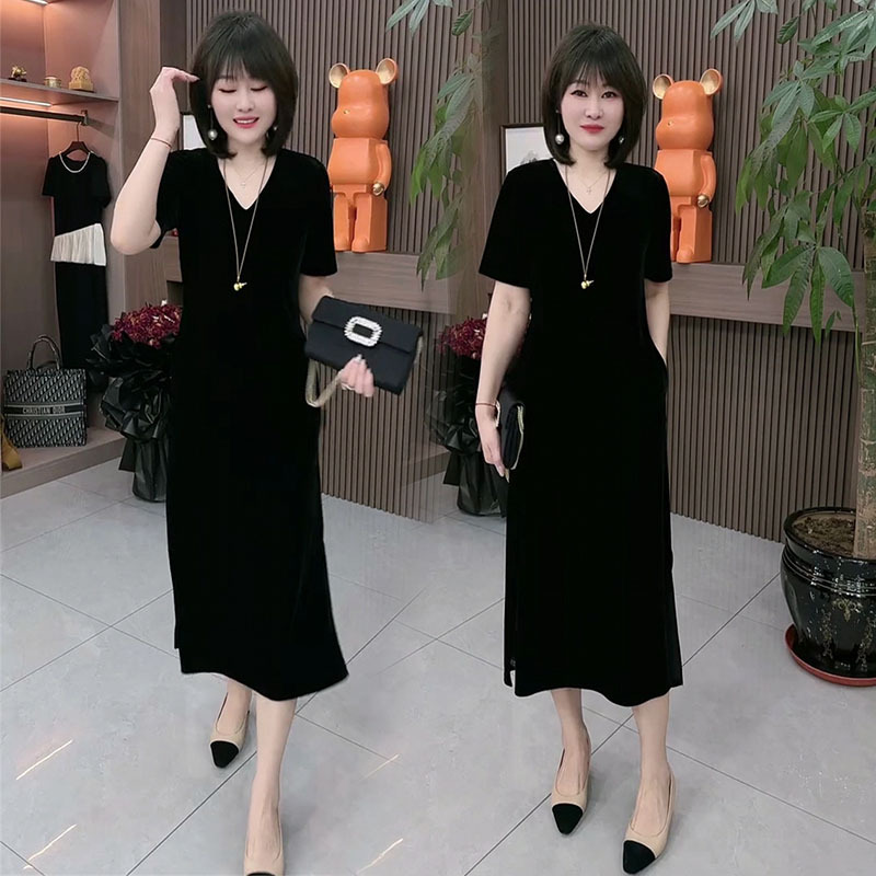 European Fashion Velvet Dress for Women 2026 Summer High-End V-Neck Side Slit Design Slimming Mid-Length Dress European Fashion Velvet Dress for Women 2026 Summer High-End V-Neck Side Slit Design Slimming Mid-Length Dress