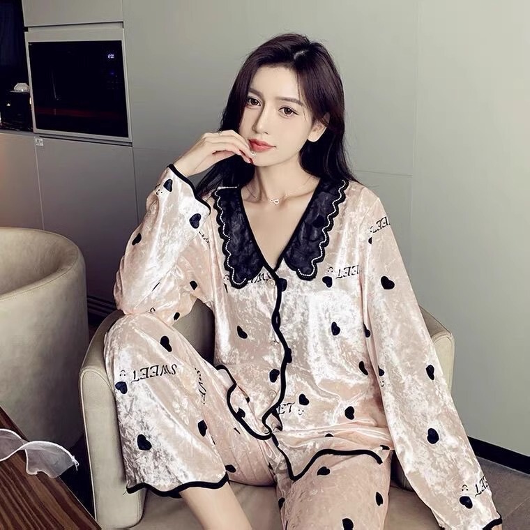 Trendy Velvet Pajamas for Women 2026 New Sweet Heart-Shaped Lace Trim Loungewear Two-Piece Set Trendy Velvet Pajamas for Women 2026 New Sweet Heart-Shaped Lace Trim Loungewear Two-Piece Set