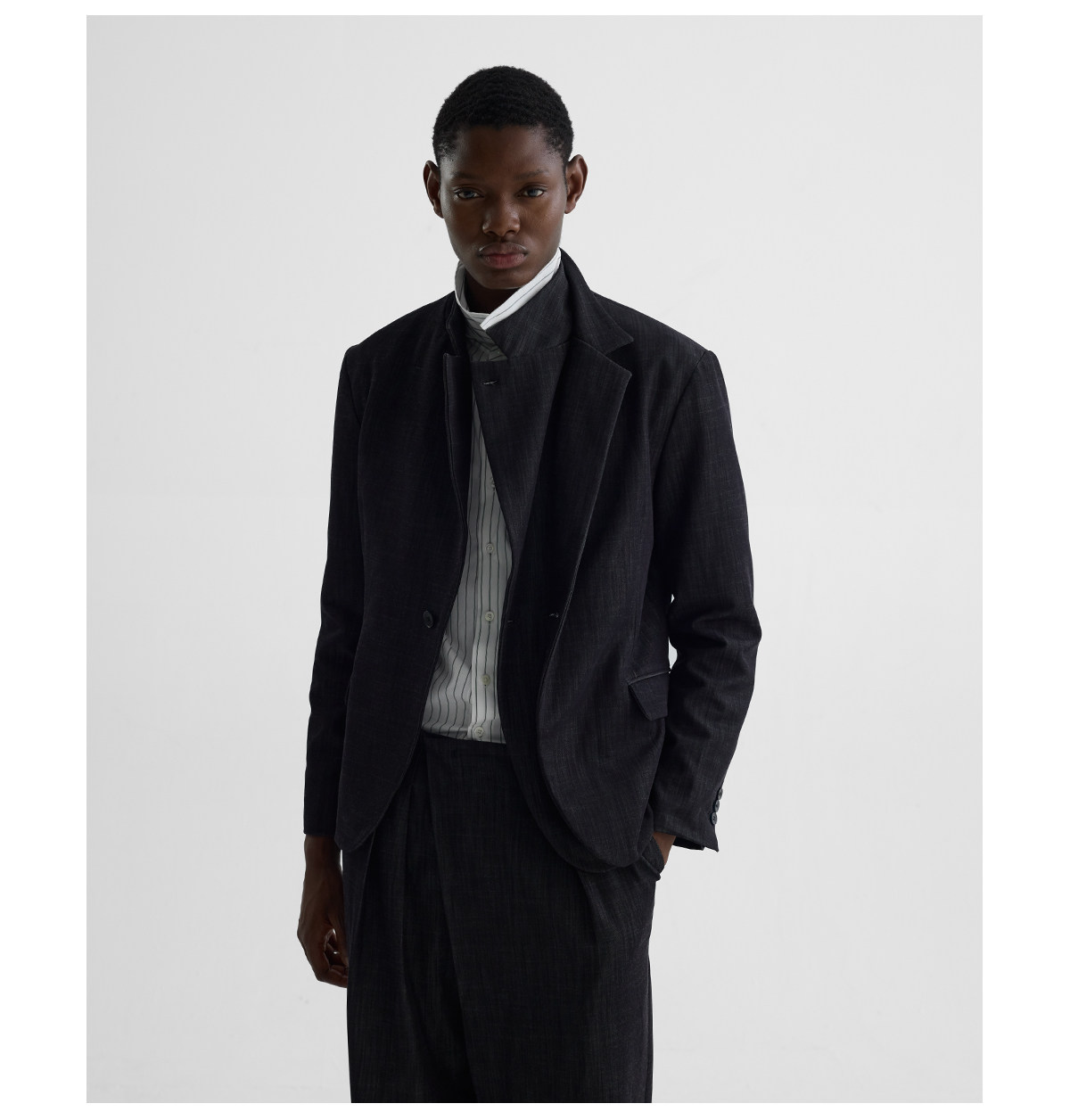 Slight Vogue Tailored Peak-Lapel Denim Blazer