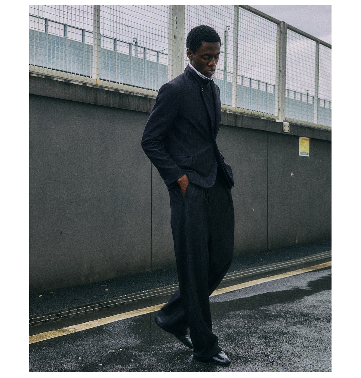 Slight Vogue Tailored Peak-Lapel Denim Blazer