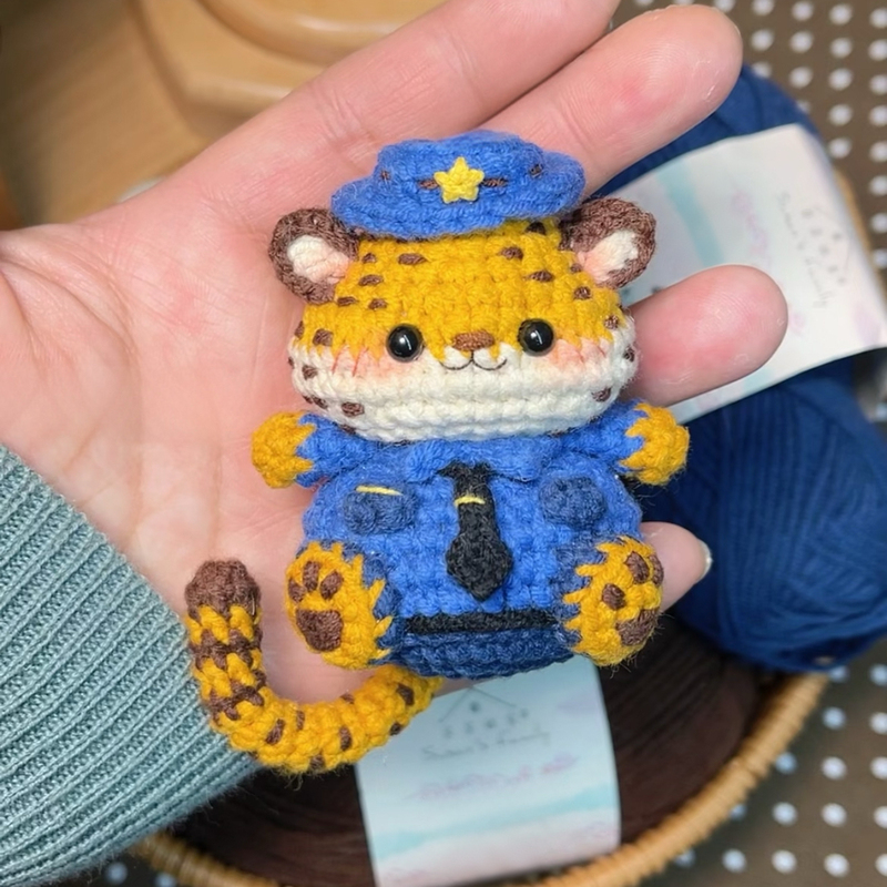 Leopard Police Officer DIY Yarn Handmade Pendant Crochet Material Kit Doll Knitting Zootopia Gift
