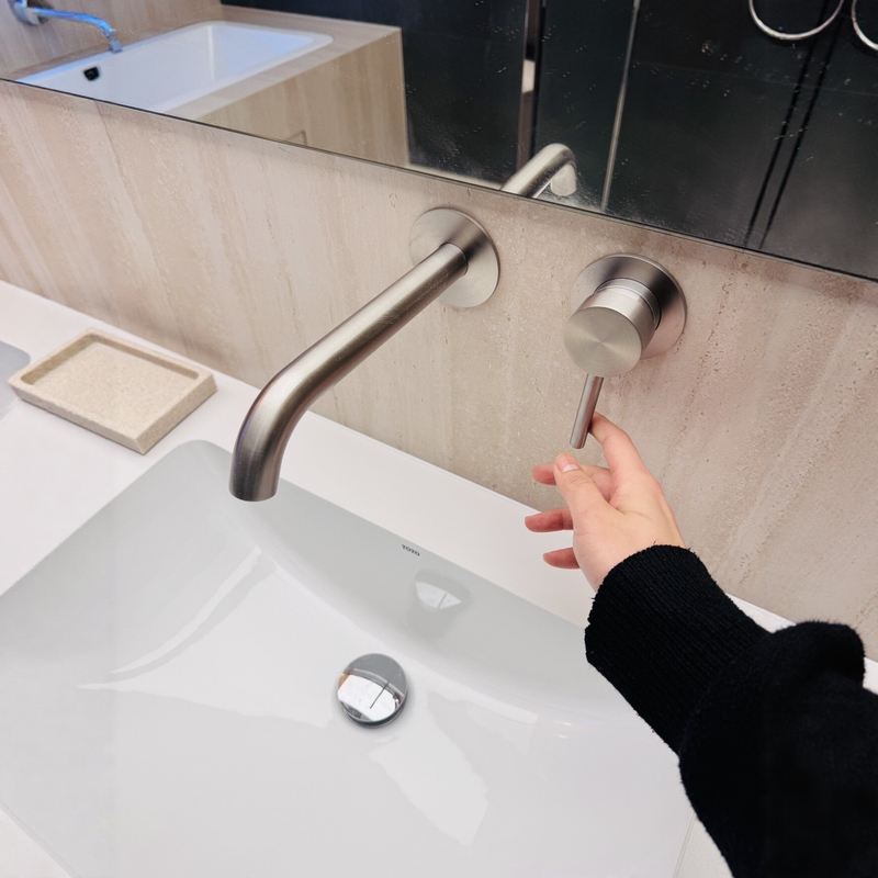 Italian All-Copper Hot-Melt Concealed Wall-Mounted Pre-Embedded Brushed Nickel Minimalist Basin Hot and Cold Faucet