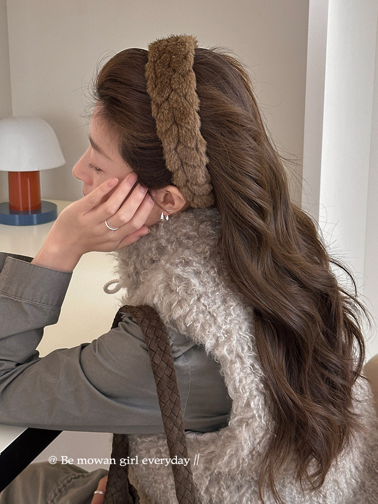 Autumn and Winter Atmosphere Plush Wide-Brimmed Headband for Women 2025 New Style Daily Wear Hair Band High-End Versatile Headband