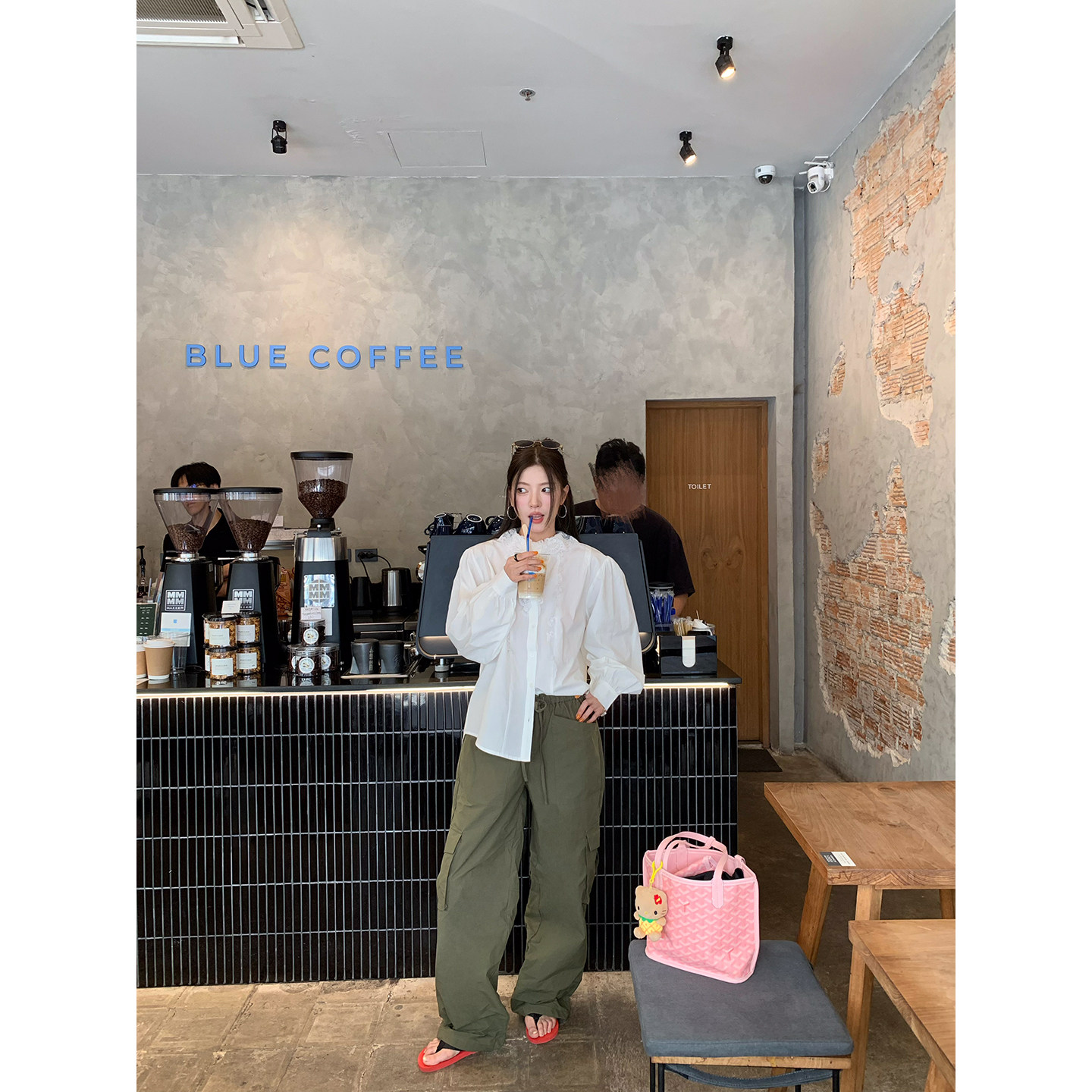 牙套大汪 【Бунтарский квартал】 брюки карго с низкой посадкой, кулиской и большими карманами