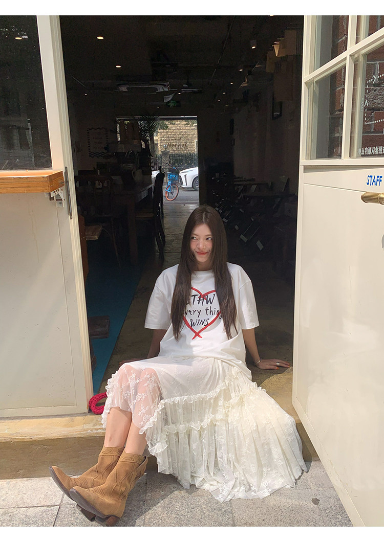 牙套大汪 【Сердечный ритм】 Свободная футболка с круглым вырезом и уникальным принтом в виде букв и сердечек