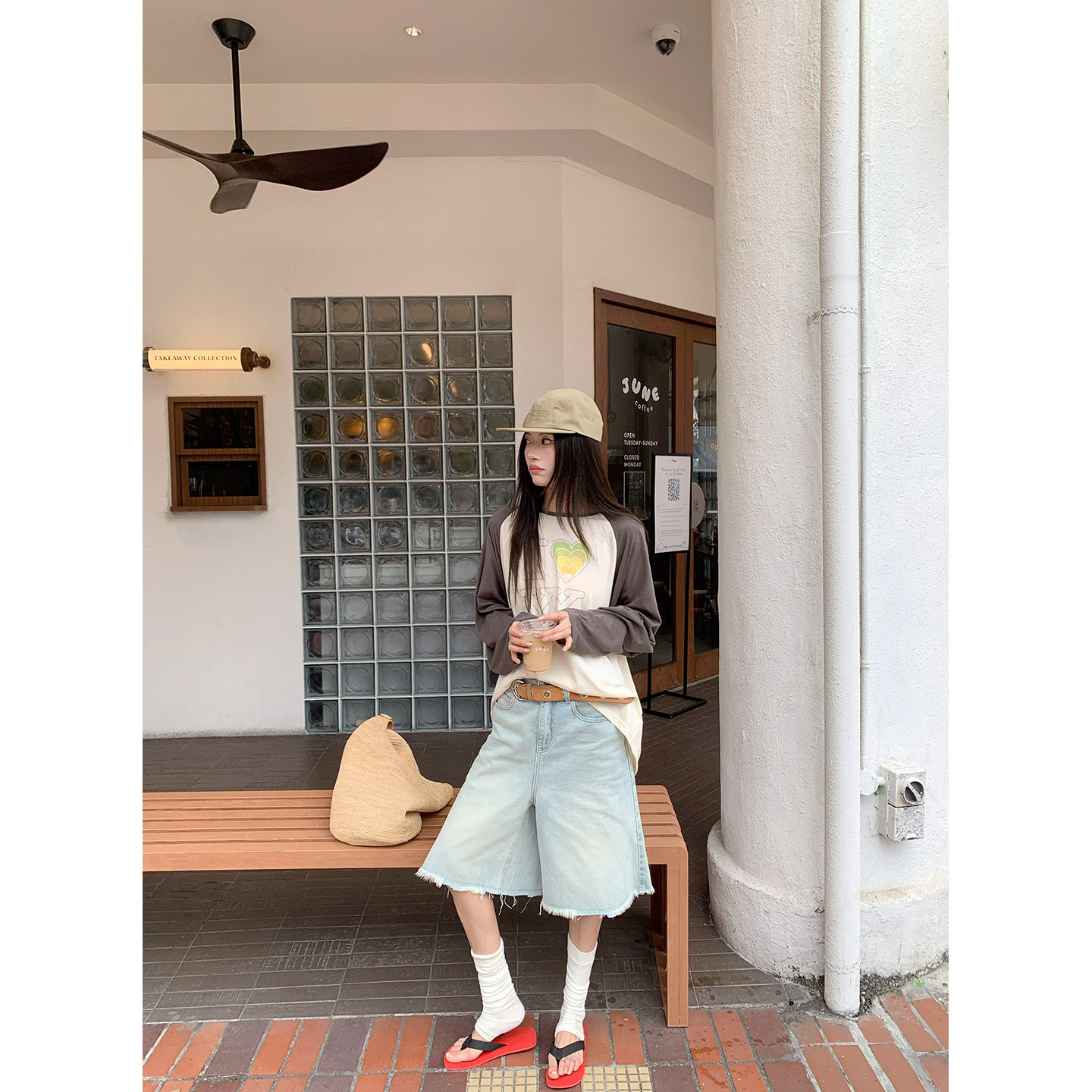 Стильные женские джинсы средней длины с эффектом потертости 牙套大汪