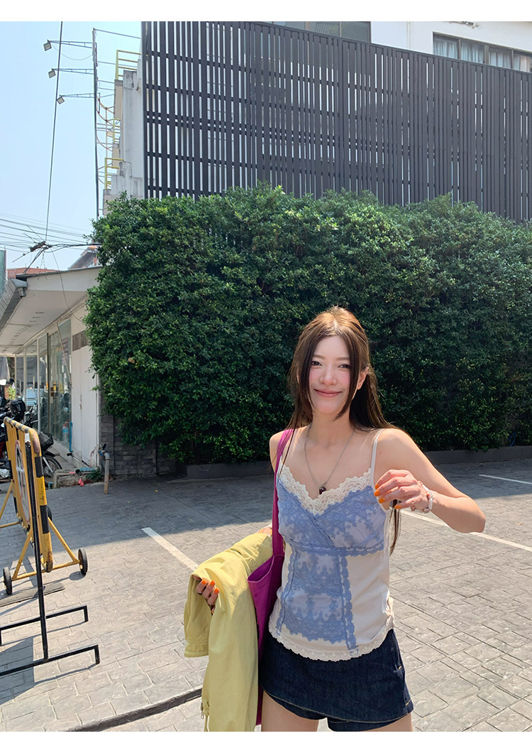 Французский кружевной топ на бретелях с контрастной отделкой