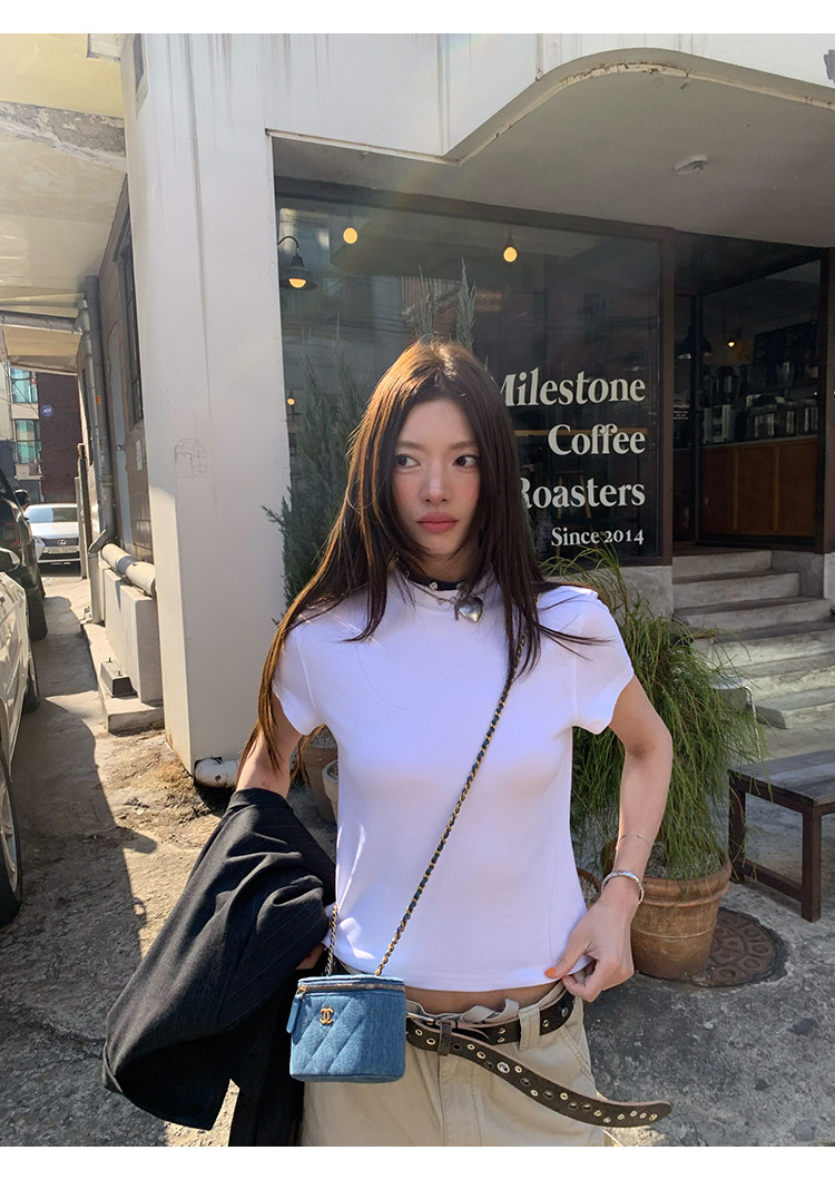 牙套大汪 минималистичная базовая футболка с коротким рукавом и прямыми плечами