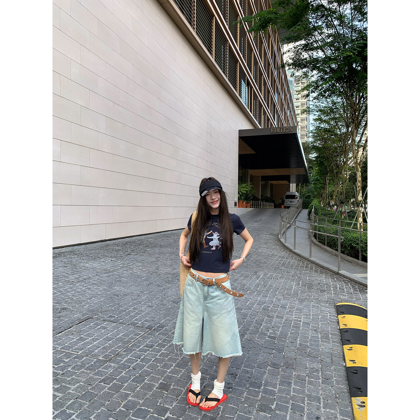 Супер милая новая модель 2026 приталенная футболка с принтом букв Dancing Kitten