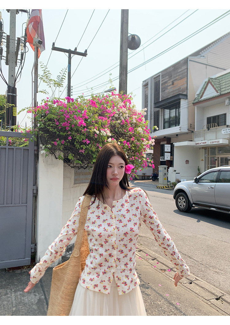 牙套大汪【春日野莓】ажурная кардиган с фактурной поверхностью, круглым вырезом и цветочным принтом на пуговицах