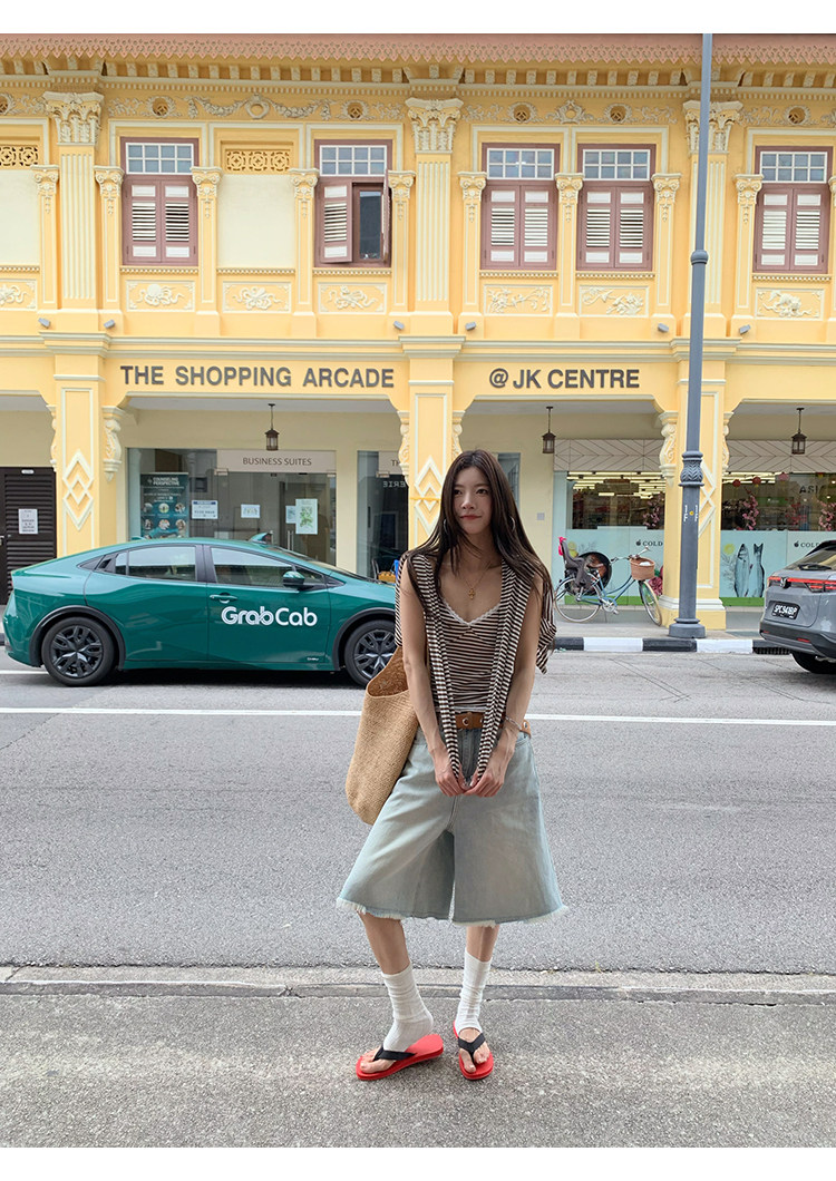 Стильные женские джинсы средней длины с эффектом потертости 牙套大汪