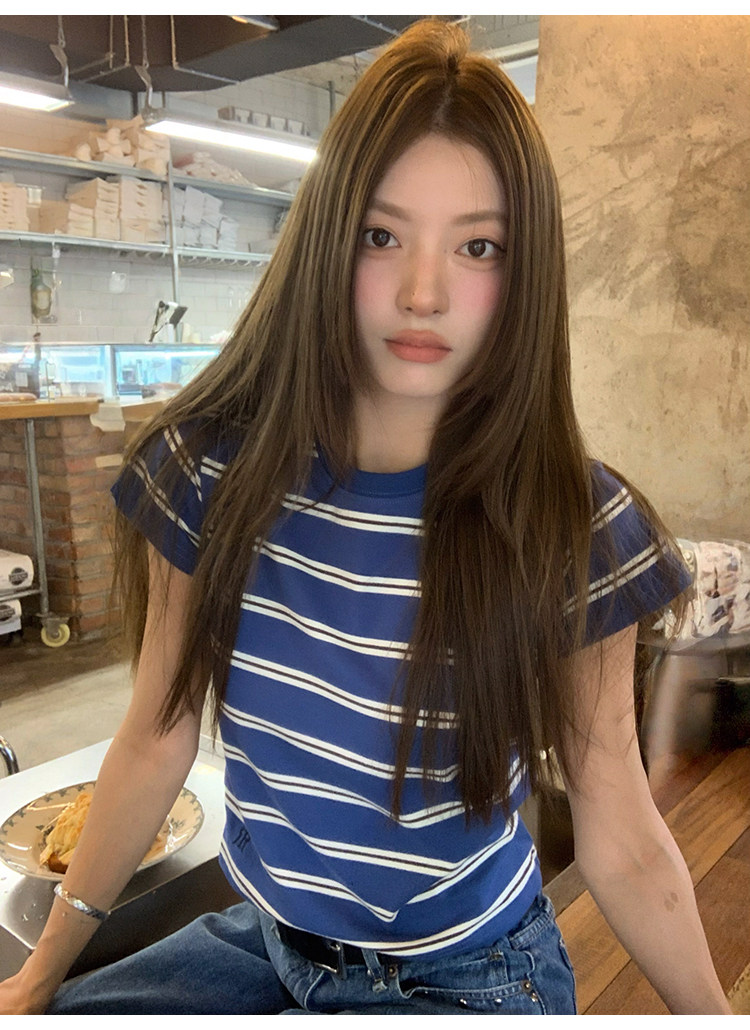 牙套大汪 【Синяя морская душа】 Женская футболка 2025 лето новая стильная простая прямоплечая короткий рукав