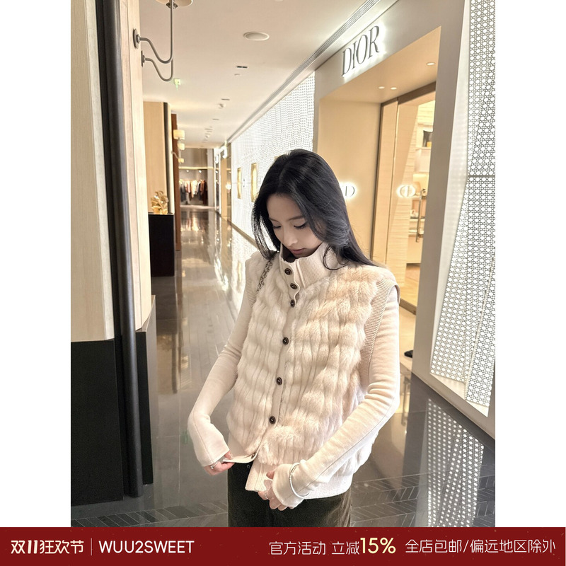 Wu Tai Tian Textured Coat for Women, Autumn and Winter, High-End Layered Patchwork Faux Fur Vest Wu Tai Tian Textured Coat for Women, Autumn and Winter, High-End Layered Patchwork Faux Fur Vest