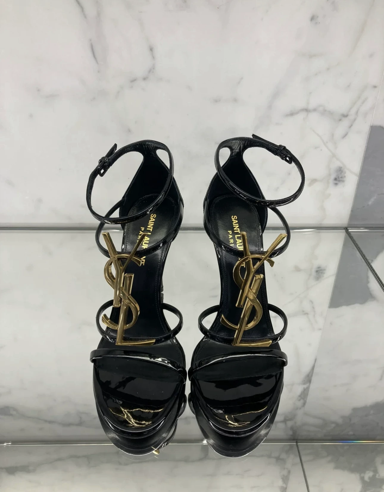 Сандалии YSL/Сент-Лоран Cassandra черная лакированная кожа с пряжкой на букву, острый каблук, женские туфли на каблуке