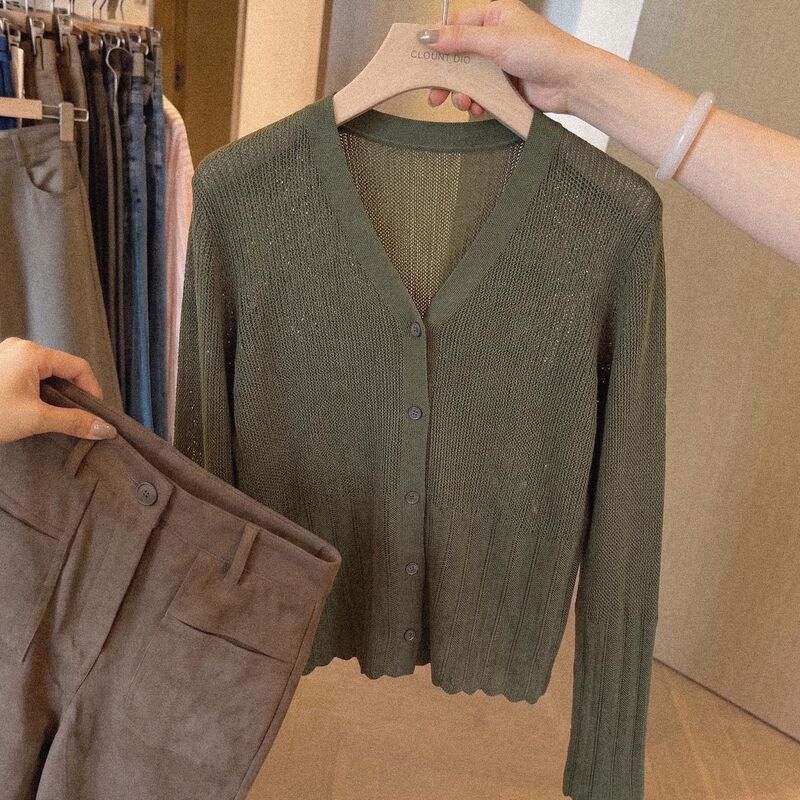 French Retro Green V-Neck Knitted Cardigan for Women, Autum 2026 New Style, Unique and Super Nice-Looking Outerwear Slimming Top