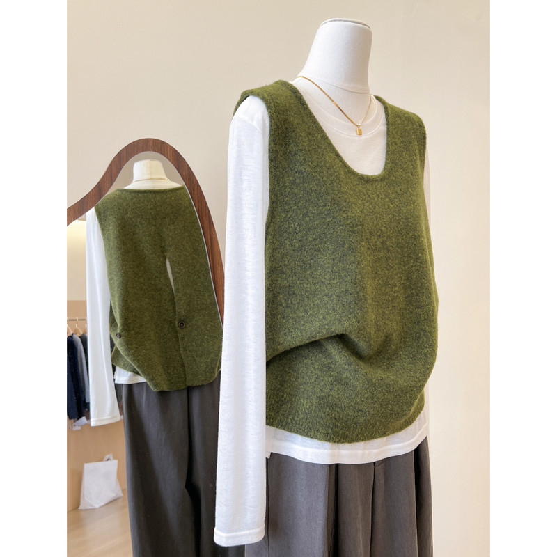 European Retro Green Design Sweater Vest for Women, Spring and Autumn Layered Wear, Back Slit, Sleeveless Knitted Vest