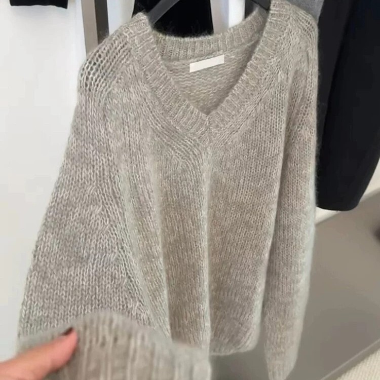 Korean-Style High-End Gray V-Neck Soft Knit Sweater for Women, New Autumn and Winter Style, Lazy Style, Loose and Versatile Casual Sweater Korean-Style High-End Gray V-Neck Soft Knit Sweater for Women, New Autumn and Winter Style, Lazy Style, Loose and Versatile Casual Sweater