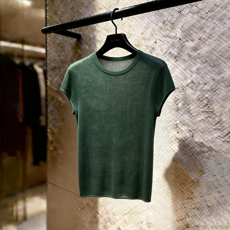 Light and Sophisticated Minimalist Style Round Neck Short-Sleeved Knit Top for Women, Summer Green Slim-Fit Flattering Versatile Stylish Top