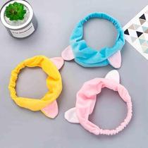 Wash your face and take a shower with a Korean hairband a hairband a hairband a hairband a facial mask a simple headband a hairband and a headband.