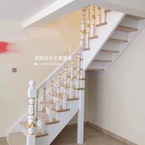 The European-style gold-painted columns in the Waterfront Park community are high-end and luxurious with an overall warm color and unique shape.