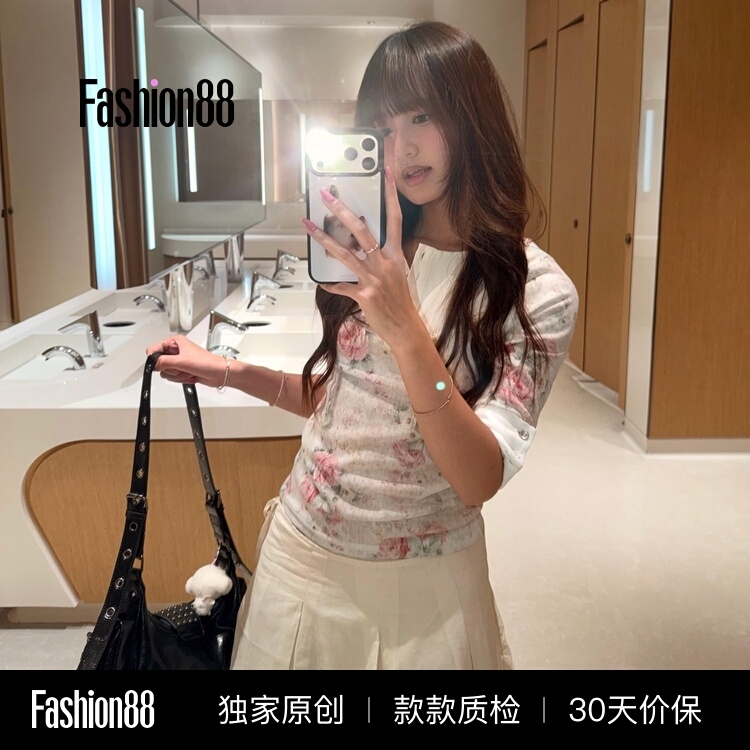 Korean-Style Floral Fake Two-Piece Mid-Sleeve T-Shirt for Women, Early Autumn Niche Design, Trendy Slim-Fit Short Top Korean-Style Floral Fake Two-Piece Mid-Sleeve T-Shirt for Women, Early Autumn Niche Design, Trendy Slim-Fit Short Top