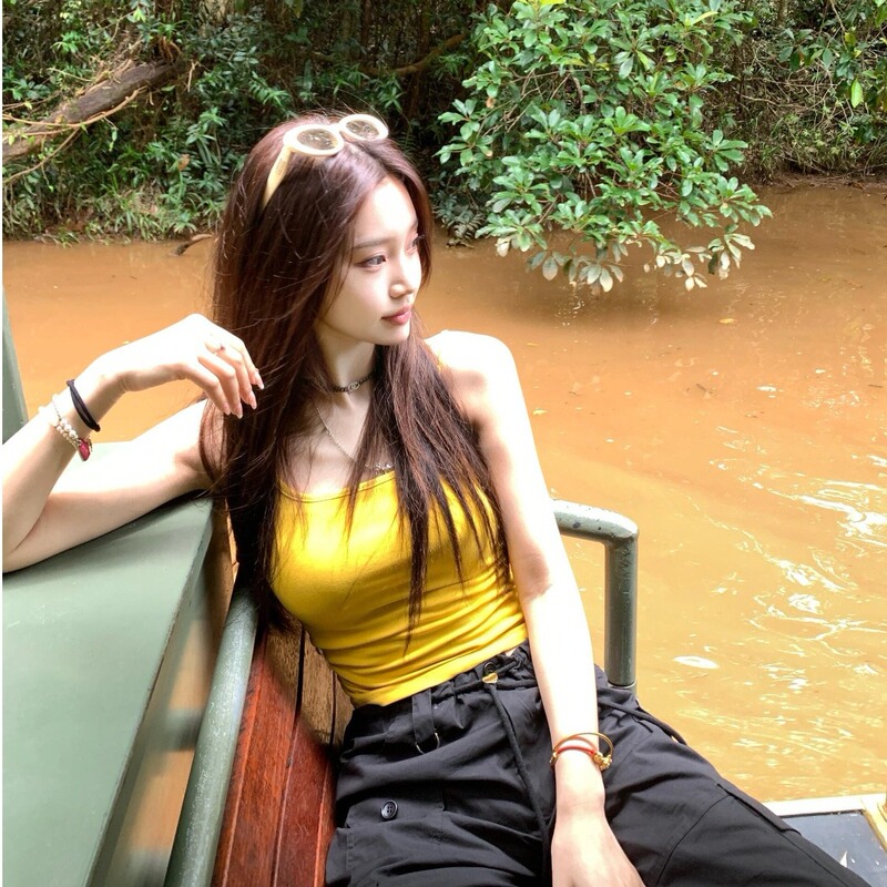 Dopamine-Style Yellow Camisole for Women, Short and Comfortable Top for Layering Dopamine-Style Yellow Camisole for Women, Short and Comfortable Top for Layering