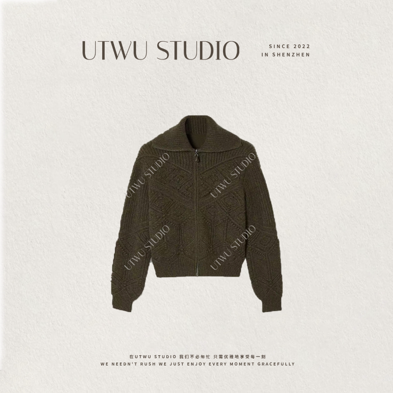 Utwu Xiaomin's "Aviator Jacket Style" Wool × Cashmere Embossed Heavy Jacquard Stand Collar Sweater Utaz1144