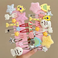 В общей сложности 30 желтых кошек с пирожными.