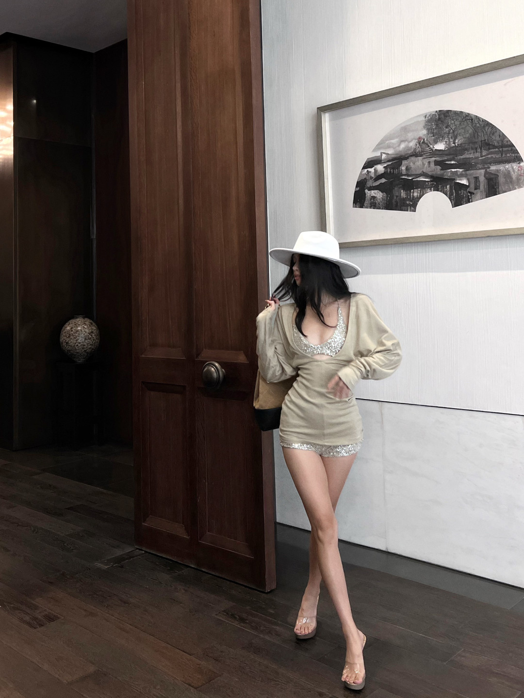 Китайцы одежда наборы 蜜桃姨 杏色亮片t恤长袖秋季紧身女性感深v低胸辣妹修身上衣套装