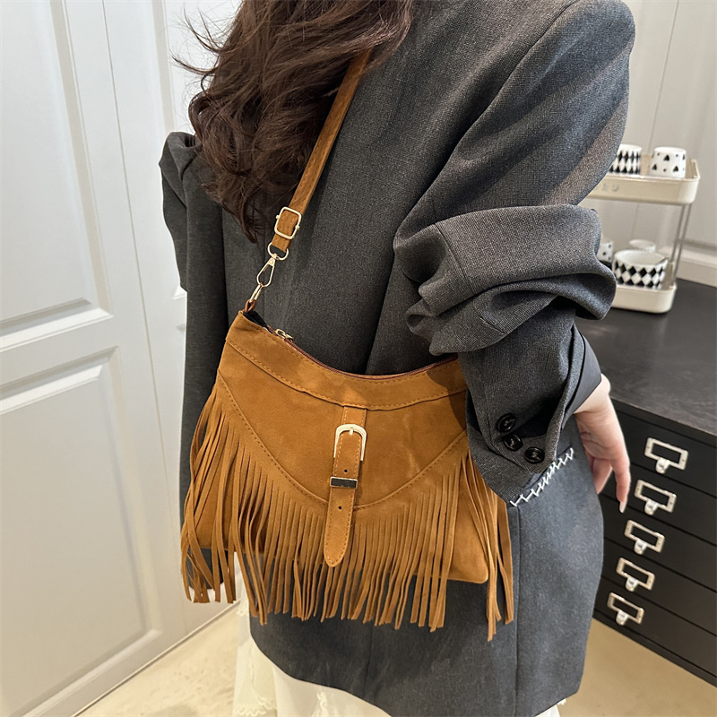 Yunnan Ethnic Style Crossbody Bag Large Capacity Bohemian Exotic Style Bag Retro Tassel Shoulder Travel Bag for Women Yunnan Ethnic Style Crossbody Bag Large Capacity Bohemian Exotic Style Bag Retro Tassel Shoulder Travel Bag for Women