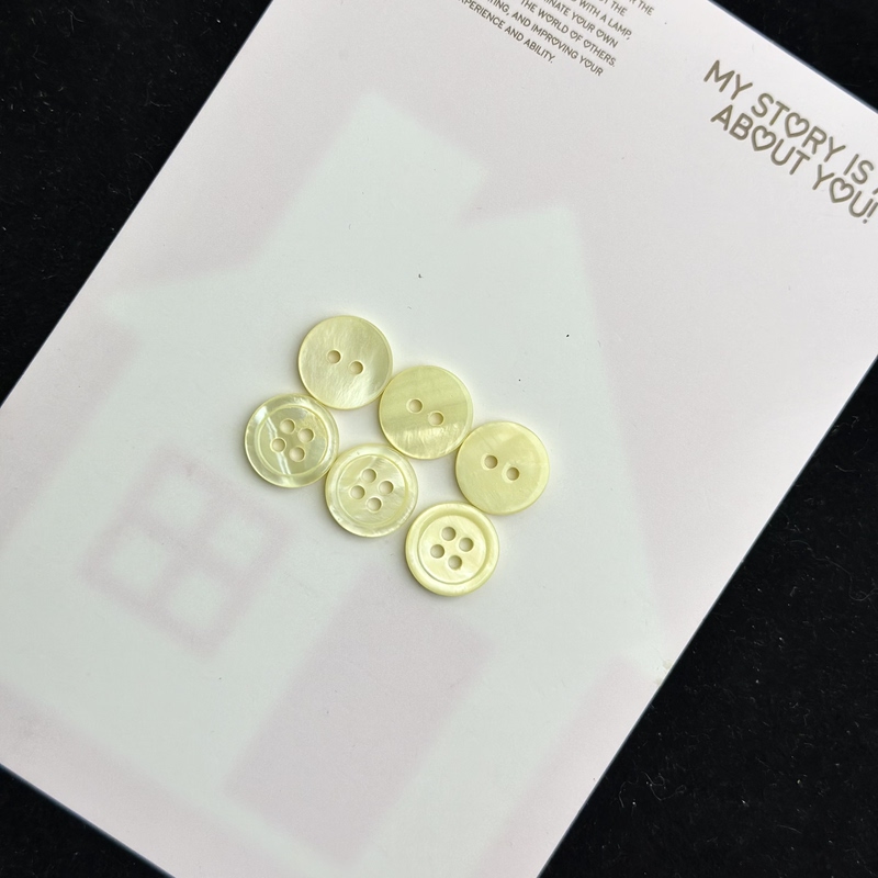 Natural Shell Buttons with Thin Edges, Four-Hole Flat Goose Yellow Shell Buttons, River Shell Pearl Shell Buttons for Shirts and Cardigans, Silk Buttons