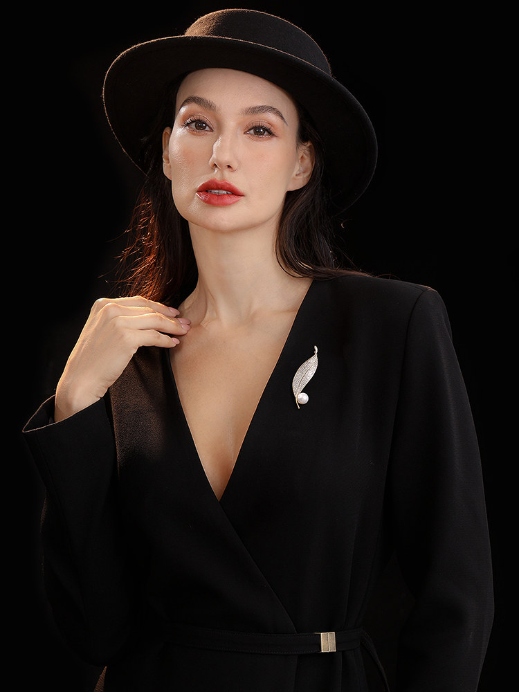 Abenheart Danish Pearl Leaf Brooch Women's Accessories Brooch Anti-Exposure Fashion Luxury Jewelry Pin Gift