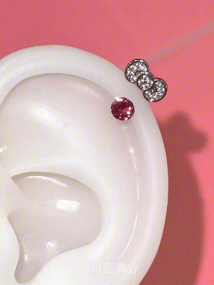 Серьги 「米妮公主」超闪红色锆石蝴蝶结钛钢耳骨钉新款精致马蹄环耳饰女 Other home