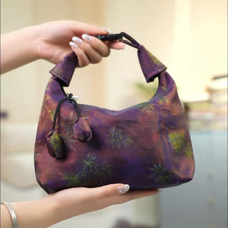 Three-Back Crescent Bag, Approximately 28*17, Floral Pattern, Can Be Carried by Hand or Worn Crossbody, High-Quality Chinese Style Bag