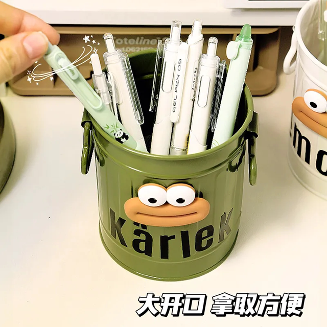 ins Large-Capacity Pen Holder with a Cute and Stylish Design for Students, Featuring a Simple American Retro Style and Suitable for Desktop Organization