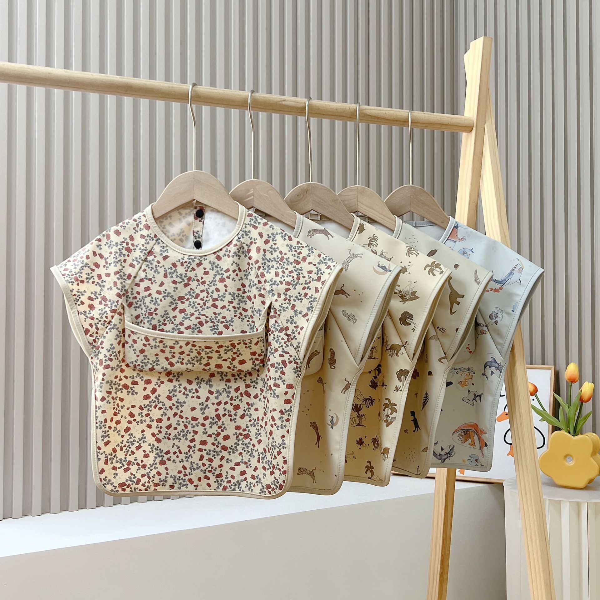 Baby bibs Danish children's reverse-dressing sleeveless PU smock waterproof rice pocket men's and women's baby food supplement anti-dirty apron