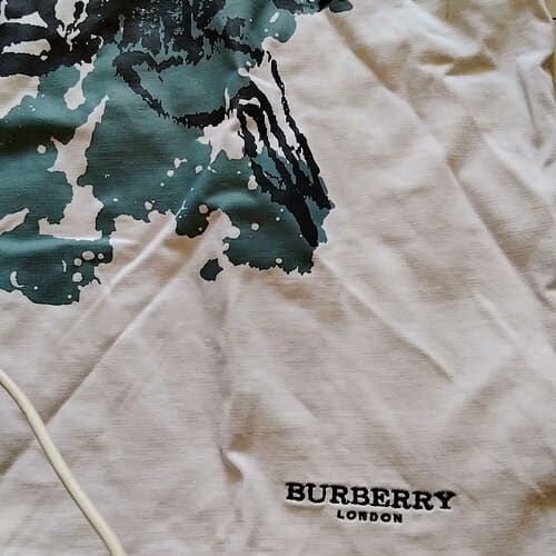 Negotiable Price Burberry Men's Short-Sleeved T-Shirt, Size M, Off-White, Made in Italy Negotiable Price Burberry Men's Short-Sleeved T-Shirt, Size M, Off-White, Made in Italy