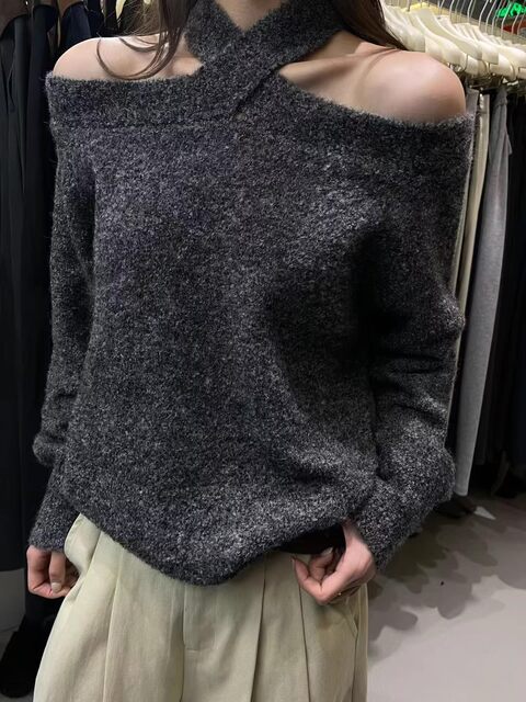 European Style Dark Gray Halter Neck Knit Top for Women, Autumn and Winter, High-End Off-Shoulder Sweater, Old Money Style Long-Sleeve Top