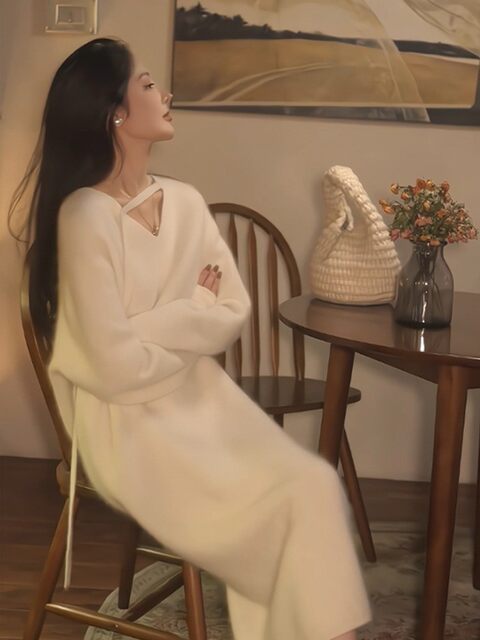 French white gentle style soft waxy v-neck knitted dress for women in winter with a high-end feel and a coat bottoming sweater dress
