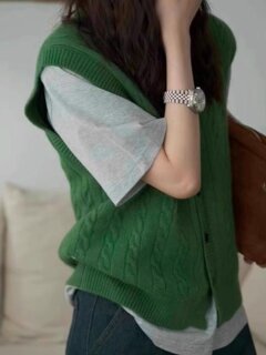 V-neck green sweater vest for women in early autumn layered sweater sleeveless vest outer wear retro cashmere top