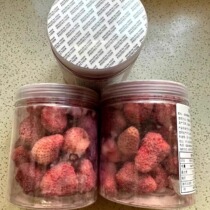 Freeze-dried fresh whole strawberry crisps dried fruits wholesale snowflake cakes special additive-free snacks for pregnant women Internet celebrities
