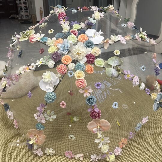 仿真花伞悬浮花店铺氛围布置装饰吸引人背景拍照道具橱窗打卡布置