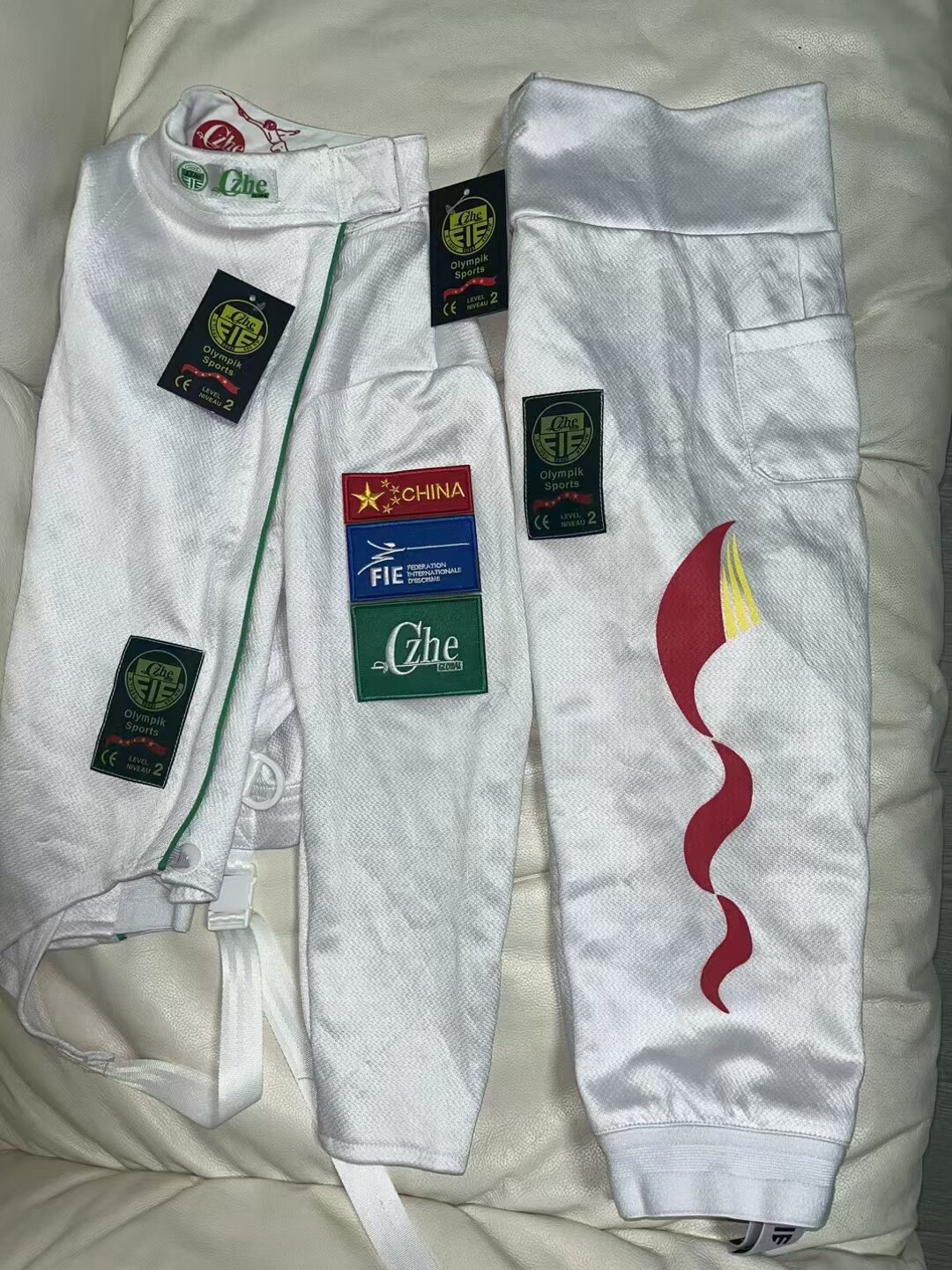 击剑爱好者的理想选择 CZHE新款FiE800N冰丝击剑服 成人儿童尺码可参加全国比赛 🏂-花剑剑服-淘宝好物网