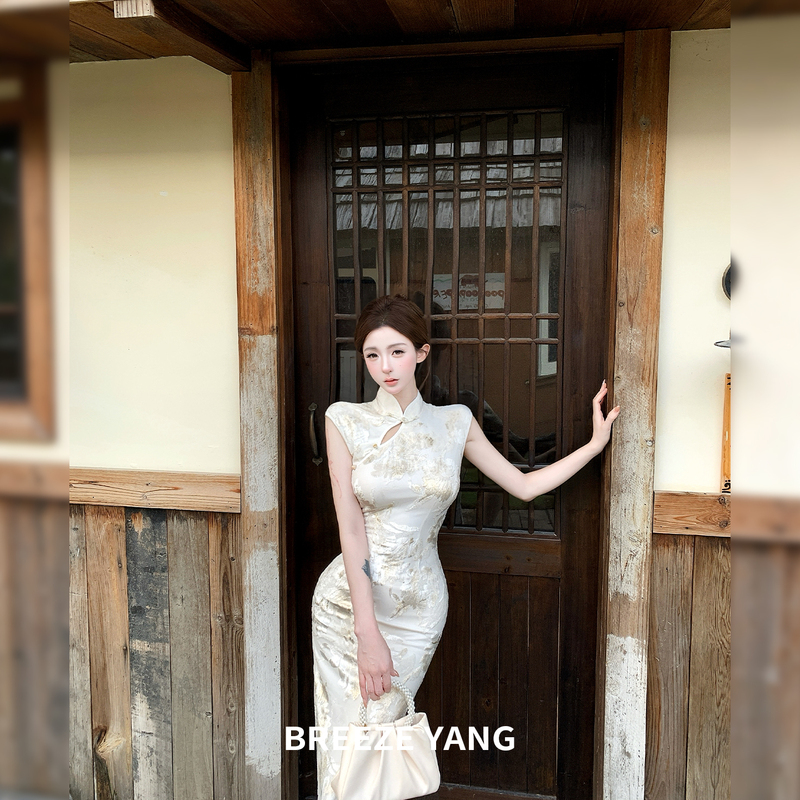 Xiaoyangjia【Moonlight Gold】Autumn New Style Slimming, Body-Covering, Figure-Flattering, Waist-Cinching, Hip-Hugging, Slit Cheongsam N Xiaoyangjia【Moonlight Gold】Autumn New Style Slimming, Body-Covering, Figure-Flattering, Waist-Cinching, Hip-Hugging, Slit Cheongsam N