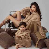 Internet celebrity photo-shooting parent-child photography theme photo clothing photo studio family portrait mother and child coffee-colored twist sweater