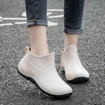 Non-slip and wear-resistant construction site kitchen work shoes fashionable rain boots for women all-season short-tube lightweight waterproof and odor-proof water shoes